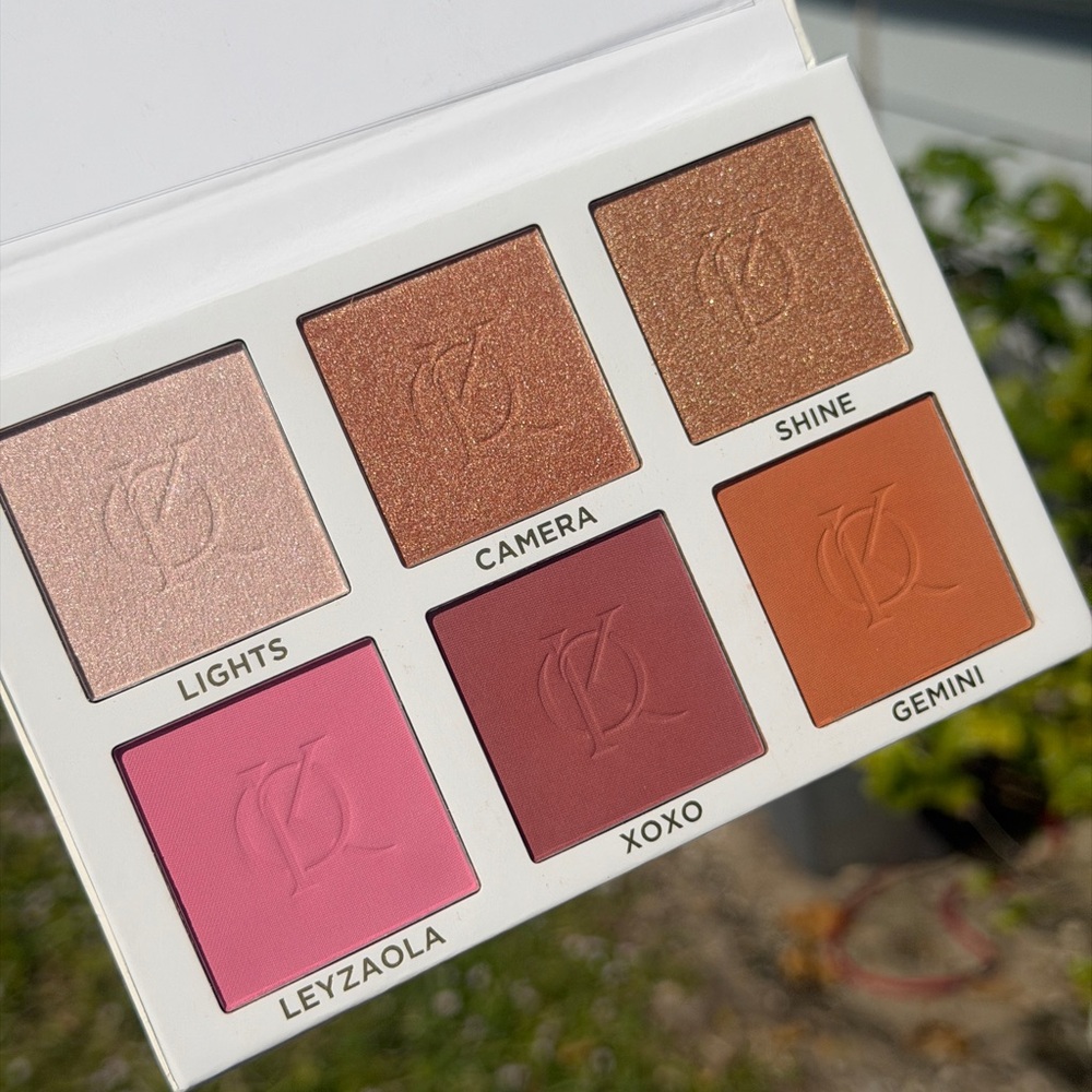 KENIA ONTIVEROS BEAUTY Blush and Shine Kit Palette